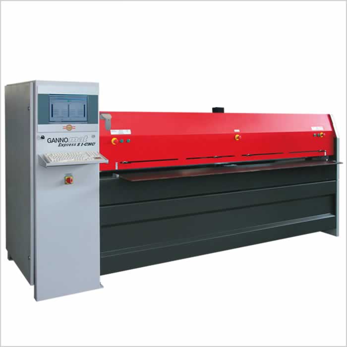 Machine � contr�le num�rique pour le per�age et l�insertion de charni�res ou d�embases de charni�re - GANNOMAT Express CNC